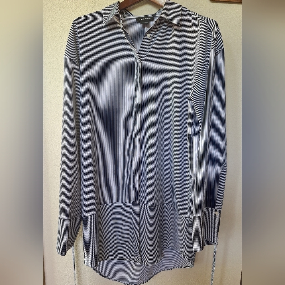 Trouve Womens Black/White Pinstriped Lagenlook Top. Oversized. Size S